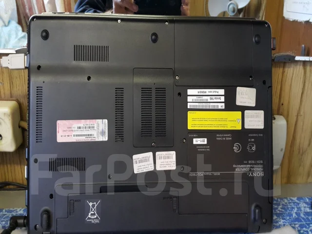 Sony VAIO VPC-EH2S1R. 250����, ��� 8 ��, ���� 240���, WiFi: 1, Bluetooth: 1, ����������� �� 4��. ����
