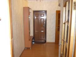 1-комнатная, Дзержинского ул 7а. район ДКС, 33 кв. м. Прихожая