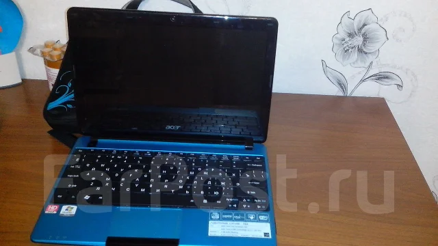 Acer Aspire One 722-C68bb. 1����, ��� 2048 ��, ���� 320���, WiFi: 1, Bluetooth: 1, ����������� �� 6��. ����