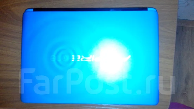 Acer Aspire One 722-C68bb. 1����, ��� 2048 ��, ���� 320���, WiFi: 1, Bluetooth: 1, ����������� �� 6��. ����