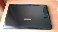 Asus X52N. 2,3����, ��� 2048 ��, ���� 320���, WiFi, Bluetooth, ����������� �� 4��. ����