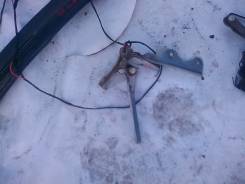 Крепление капота. Mitsubishi Galant, 52, 53, 54, 64, 72, 74, 57