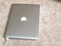 Apple MacBook Pro 13 2009 Mid MB990. ��� 2048 ��, ���� 160���, WiFi, Bluetooth, ����������� �� 4��.