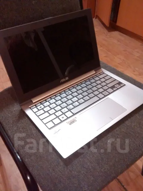 Asus ZenBook UX21E. 1,8����, ��� 4 ��, ���� 128���, WiFi: 1, Bluetooth: 1, ����������� �� 5��. ����