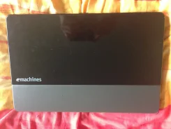 eMachines E640G. 2,3����, ��� 256 �� � ������, WiFi, Bluetooth, ����������� �� 1��.