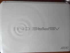 Acer Aspire One D270-268ws. 1,6����, ��� 1024 ��, ���� 2���, WiFi, Bluetooth, ����������� �� 4��. ����