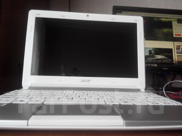 Acer Aspire One D270-268ws. 1,6����, ��� 1024 ��, ���� 2���, WiFi: 1, Bluetooth: 1, ����������� �� 4��. ����