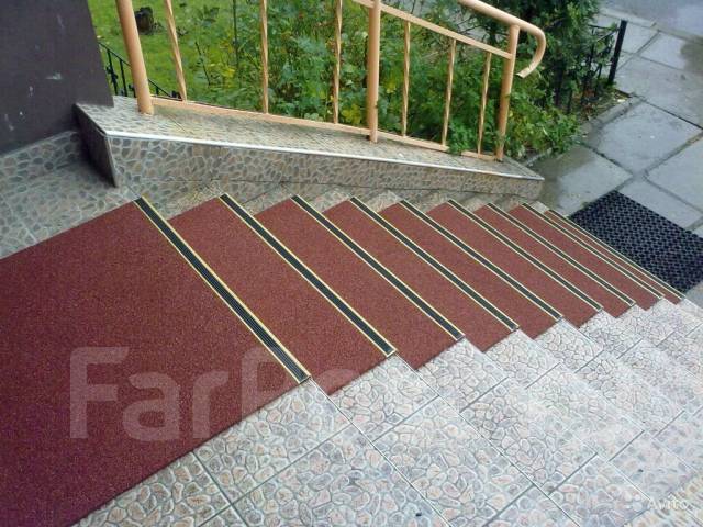 Нескользящее покрытие для ступеней лестницы в доме