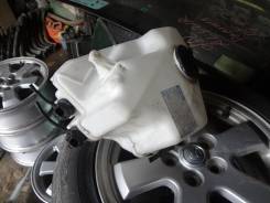 Бачок стеклоомывателя. Toyota Prius, NHW20