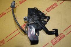 Замок капота. Toyota Caldina, AT211G, ST210, CT216, AT211, ST215 Двигатели: 3SGE, 3SGTE, 3SFE, 7AFE, 3CTE