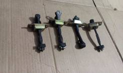 Доводчик двери. Toyota Corolla, AE114, AE115, CE110, CE114, AE110, EE111, AE111 Toyota Sprinter, CE110, AE114, AE111, EE111, CE114, AE110 Toyota Sprin...