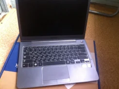 Samsung 530U3C. 1,7����, ��� 4 ��, ���� 500���, WiFi: 1, Bluetooth: 1, ����������� �� 4��. ����