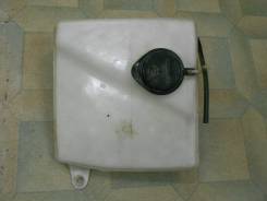 Бачок стеклоомывателя. Toyota Crown, GBS12 Toyota Mark II, GX100, GX105, GX90, JZX100, JZX101, JZX105, JZX90, JZX90E, JZX91, JZX91E, JZX93, LX100, LX9...