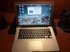 Apple MacBook Air 13 2011 Mid. 1,7����, ��� 4 ��, ���� 128���, WiFi, Bluetooth, ����������� �� 12��.
