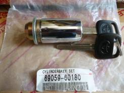 Замок запаски. Toyota Land Cruiser, FZJ100, FZJ105, HDJ100, HZJ105, UZJ100 Двигатели: 1HZ, 1HDT, 1FZFE, 2UZFE