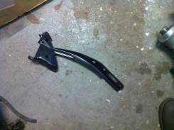 Крепление капота. Honda Fit, GE6 Двигатель L13A