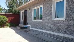 Продам хороший, благоустроенный дом на Хениной сопке. Южная ул, р-н сах.поселок, Хенина сопка, площадь дома 190 кв. м., централизованный водопровод, э...