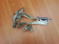 Крепление капота. Mazda Premacy, CP8W Двигатель FPDE
