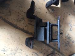 Подушка двигателя. Isuzu Elf, NKR66E Двигатели: 4HF1, 4HF1N, 4HF1S