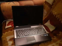 Samsung RF511. 2,4����, ��� 4 ��, ���� 500���, WiFi, Bluetooth, ����������� �� 4��.