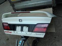 Крышка багажника. Honda Accord, CF4
