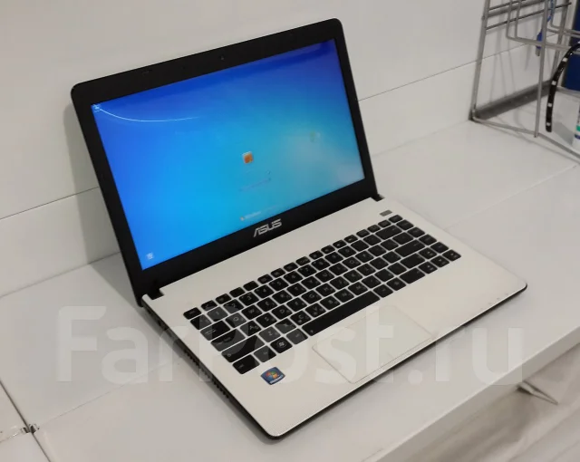 Asus X401A. 1,7����, ��� 2048 ��, ���� 320���, WiFi: 1, Bluetooth: 1, ����������� �� 3��. ����
