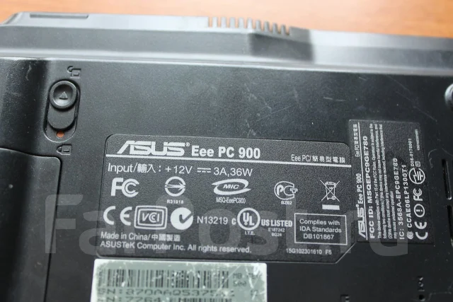 Asus Eee PC 900. ��� 256 �� � ������, WiFi: 1, Bluetooth: 1 ����