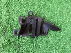 Замок капота. Subaru Legacy, BG7, BD4, BD5, BG9, BG3, BG4, BD2, BG5, BD3, BGA, BGB, BD9, BGC, BG2 Двигатели: EJ20D, EJ22E, EJ20H, EJ20E, EJ18E, EJ25D...
