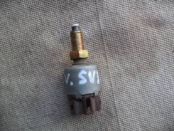 Концевик под педаль тормоза. Toyota Vista, SV30
