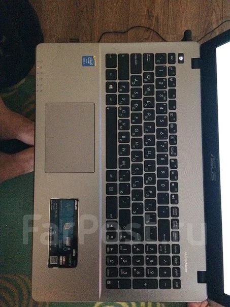 Asus X550L. 1,6����, ��� 6 ��, ���� 750���, WiFi: 1, Bluetooth: 1, ����������� �� 5��. ����