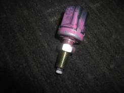 Концевик под педаль тормоза. Toyota: Lite Ace, Corona, Platz, Ipsum, Avensis, Sprinter Trueno, Corolla, MR-S, Yaris Verso, Tercel, Probox, Raum, Sprin...