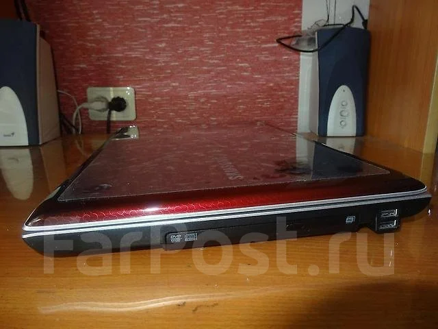 Samsung R730. 17.3", 2,4����, ��� 4 ��, ���� 500���, WiFi: 1, Bluetooth: 1, ����������� �� 2��. ����