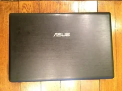 Asus X55VD. 2,4����, ��� 4 ��, ���� 320���, WiFi, Bluetooth, ����������� �� 4��. ����