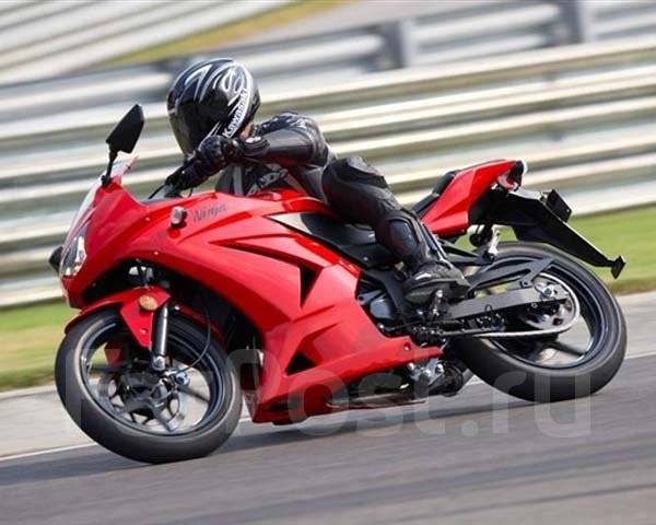 Мотоцикл Kawasaki Ninja красный