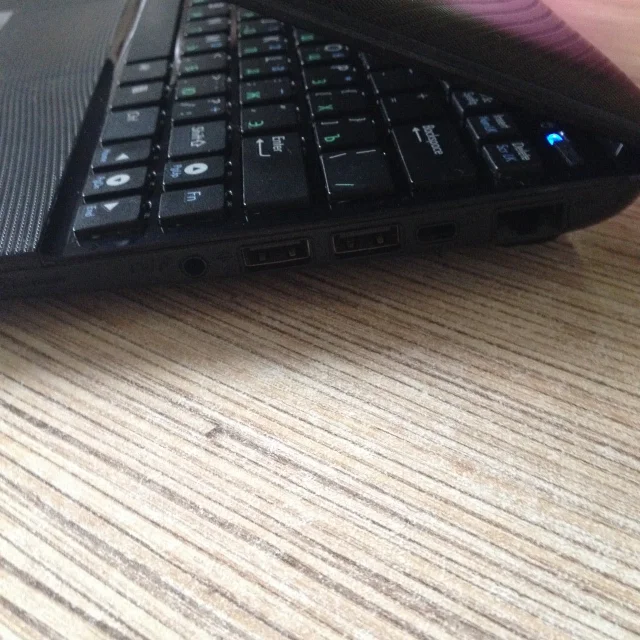 Asus Eee PC 1015P. ���� 465���, WiFi: 1, ����������� �� 8��. ����