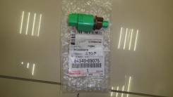 Концевик под педаль тормоза. Toyota: Corolla, Hilux Surf, Yaris, RAV4, Noah, Land Cruiser Prado, Vitz, Ractis, Wish, Sai, Corolla Fielder, Avensis, Co...