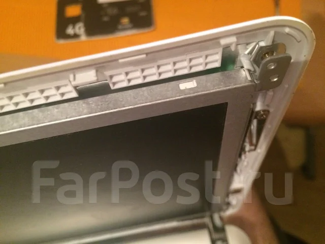 Sony VAIO VPC-M13M1R. 1,8����, ��� 1024 ��, ���� 250���, WiFi: 1 ����