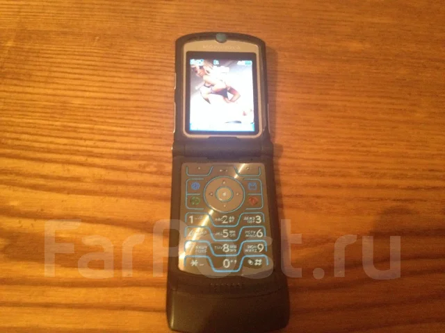 Motorola RAZR V3 ����