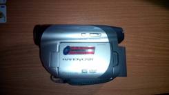 Sony DCR-DVD105E. Менее 4-х Мп, с объективом