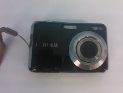 Fujifilm FinePix AV130. 10 - 14.9 ��, ���: 4� ����