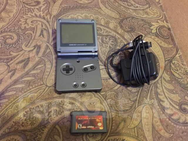 Nintendo Game Boy Advance SP ����