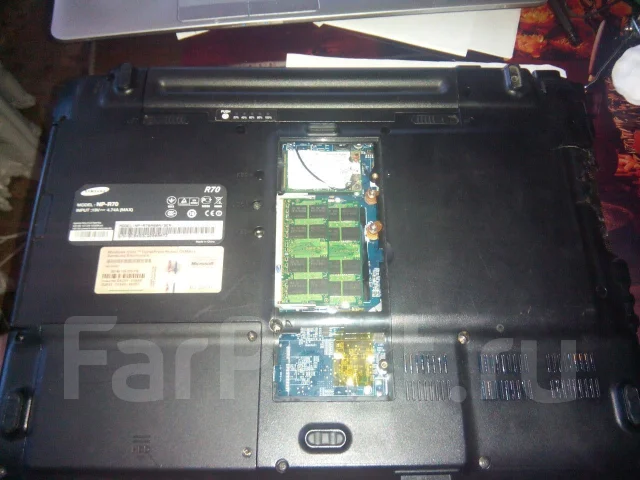 Samsung R70. 1,8����, ��� 3072 ��, ���� 500���, WiFi: 1, Bluetooth: 1, ����������� �� 4��. ����