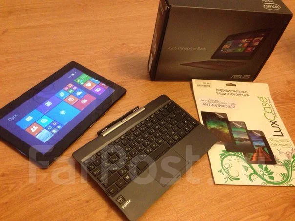 Asus Transformer Book T100TA. 2,2����, ��� 2048 ��, ���� 500���, WiFi: 1, Bluetooth: 1, ����������� �� 8��. ����