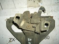 Замок капота. Nissan Datsun, LBMD21 Двигатель TD27T