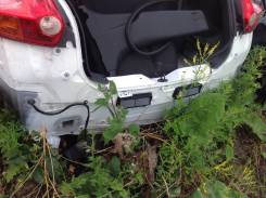 Панель замка багажника. Nissan Juke