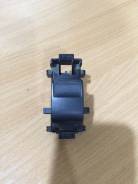 Кнопка стеклоподъемника. Toyota: Corolla, Corolla Rumion, Yaris, Tundra, RAV4, Spade, Aurion, Vios, Matrix, Sequoia, Camry, Vitz, Ractis, Highlander...