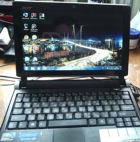 Acer Aspire One D250. 1,6����, ��� 2048 ��, ���� 160���, WiFi: 1, ����������� �� 1��. ����