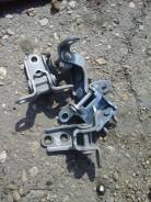 Крепление боковой двери. Honda Fit, GD1 Двигатель L13A