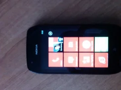 Nokia Lumia 710. �/�