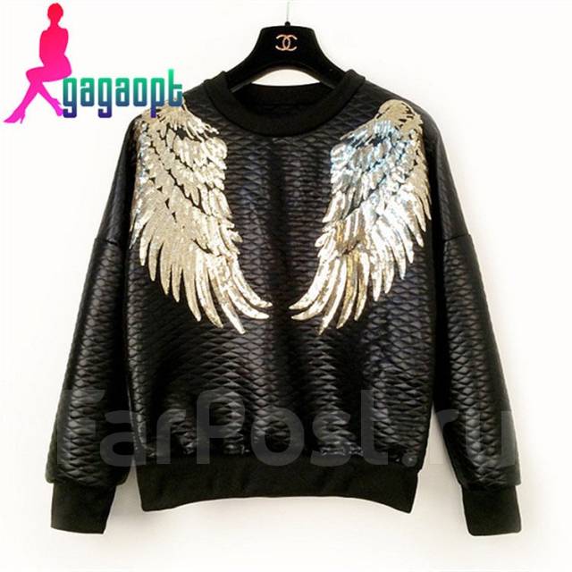куртка кожаная с крыльями. толстовка с крыльями на спине. крылья на куртке. крылья на куртке. крылья ангела на джинсовке.